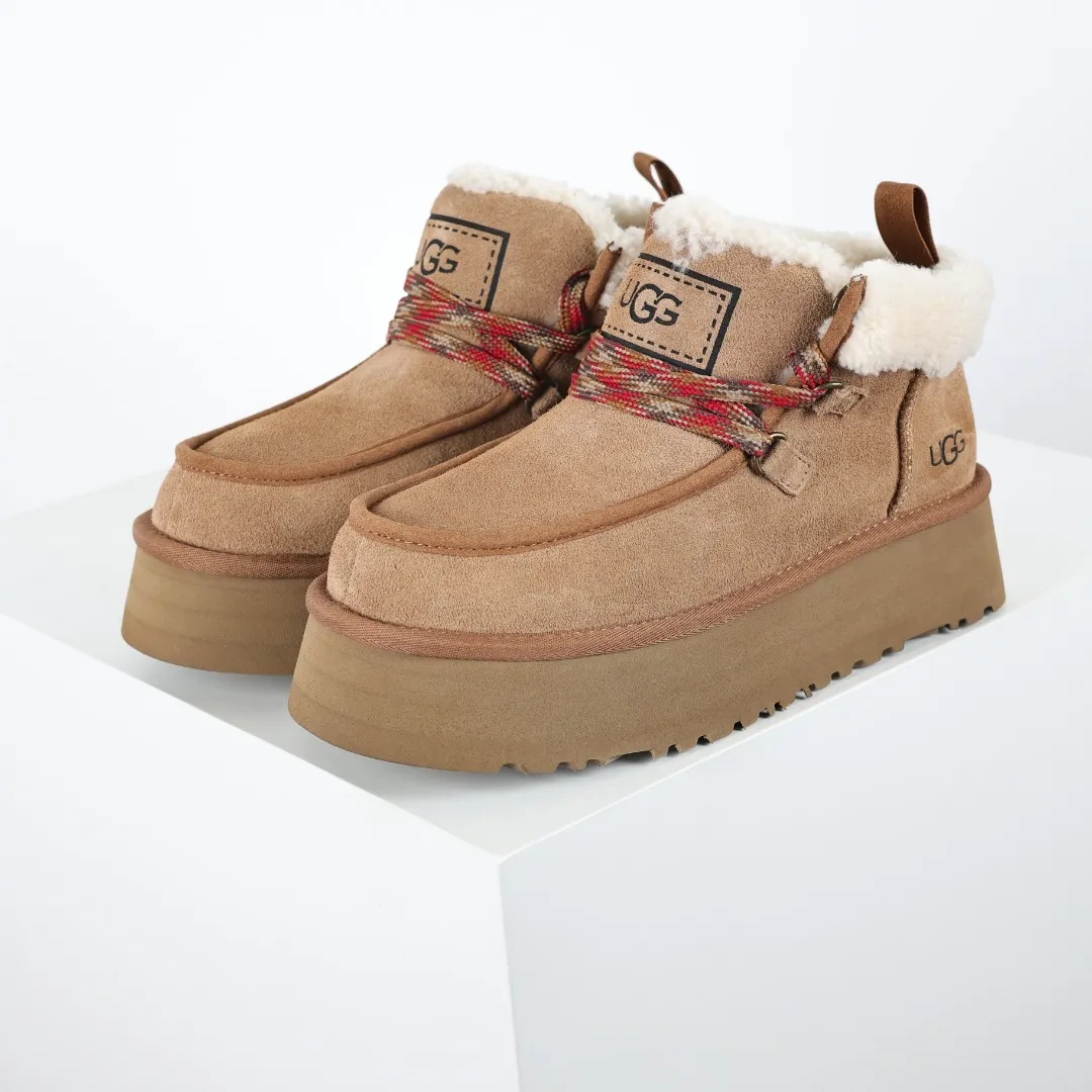 Pick up locally 💰660 Core recommendation Good price In recent years, uug has launched a series of styles, which are partially geared towards the preferences of young consumers and have also moved to the forefront of fashion trends. Shoe body material: water-repellent coated suede upper, 17mm UGGPURE™ implanted wool insole, lightweight non-slip and comfortable rubber outsole, with brand LOGO and trademark, with full packaging Size: 35 36 37 38 39 40